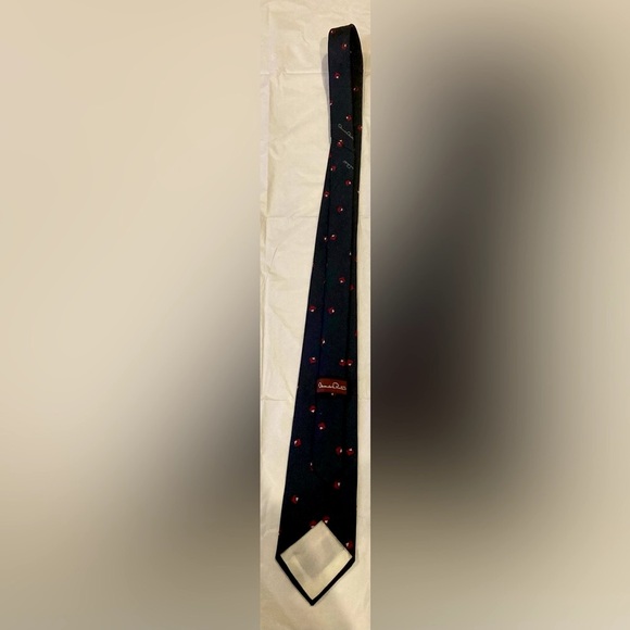 Vintage Oscar de la Renta Square style design - Picture 5 of 5